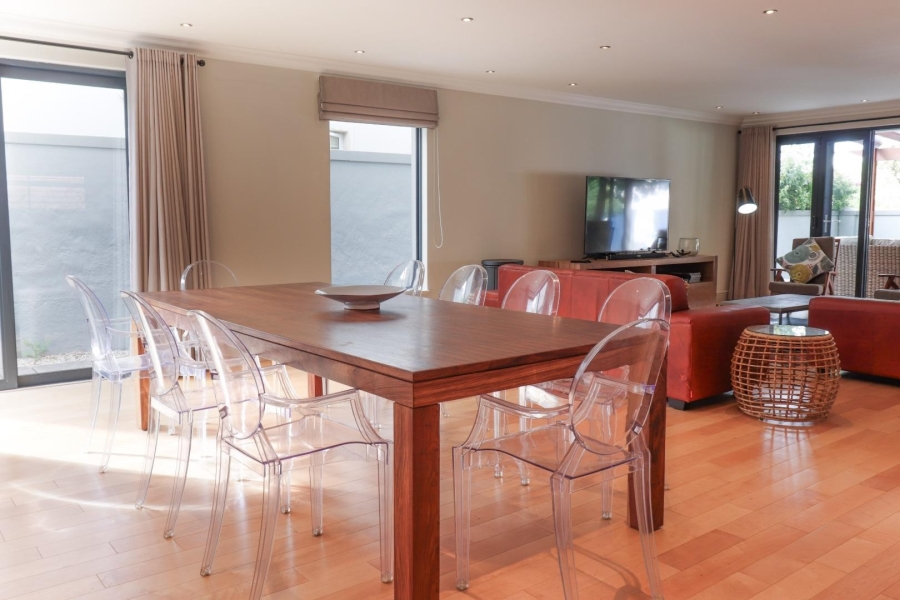 To Let 6 Bedroom Property for Rent in Voelklip Western Cape